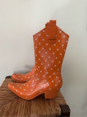 Women's Orange Patterned Mid-Calf Heeled rain boots size 9